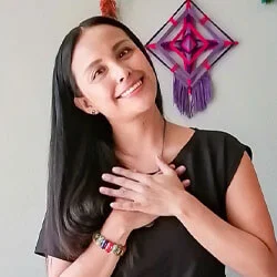 Autora – Nallely Palomino