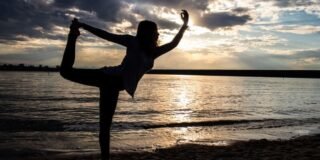 3 posturas de yoga para mejorar tu flexibilidad